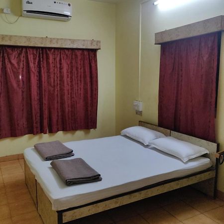 Shraddha Lodge Ratnāgiri Exteriör bild