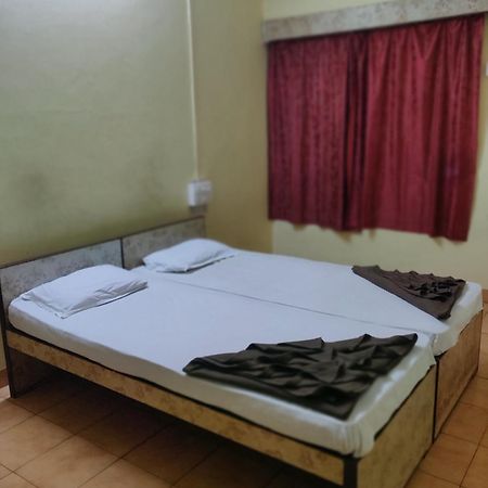 Shraddha Lodge Ratnāgiri Exteriör bild