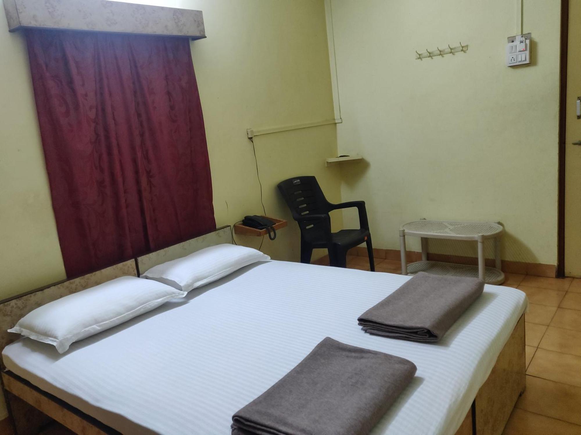Shraddha Lodge Ratnāgiri Exteriör bild
